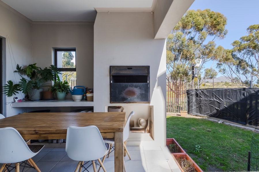 6 Bedroom Property for Sale in Sir Lowrys Pass Village Western Cape